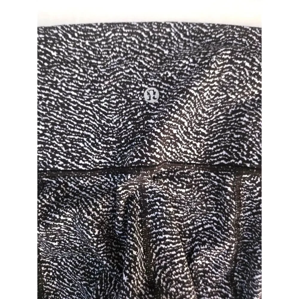 Lululemon • Wunder‎ Under Laser Cut Studio Crop Leggings • Size 8 • Black/White